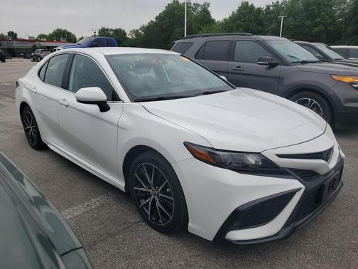 Super White 2021 Toyota Camry SE
