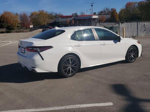 2022 Toyota Camry SE