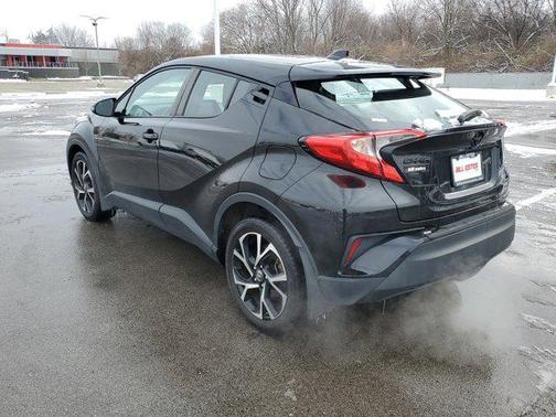 2022 Toyota C-HR XLE