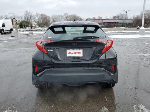 2022 Toyota C-HR XLE