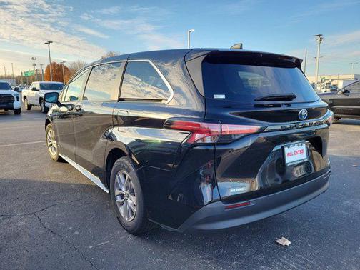 2021 Toyota Sienna LE