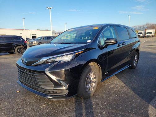 2021 Toyota Sienna LE