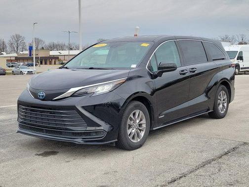 2021 Toyota Sienna LE