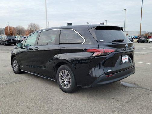 2021 Toyota Sienna LE