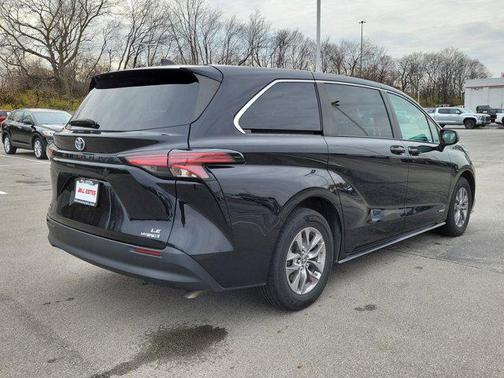 2021 Toyota Sienna LE