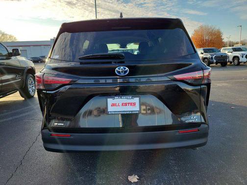 2021 Toyota Sienna LE