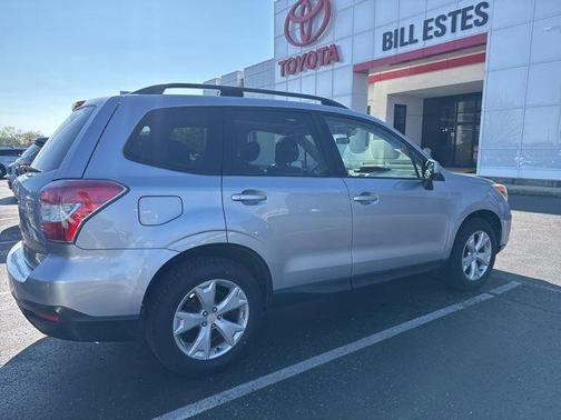 Ice Silver Metallic 2016 Subaru Forester 2.5i Premium