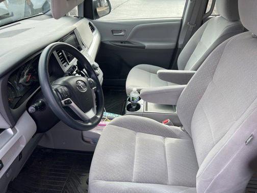 2017 Toyota Sienna LE