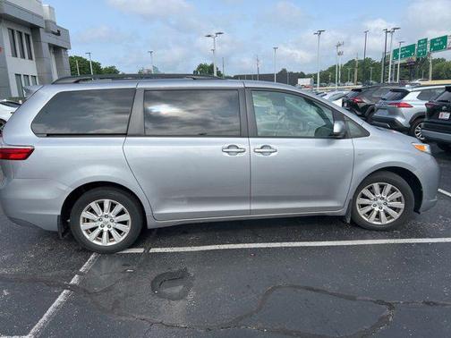 2017 Toyota Sienna LE