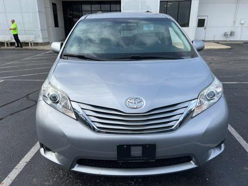 2017 Toyota Sienna LE