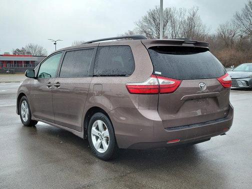 2018 Toyota Sienna LE