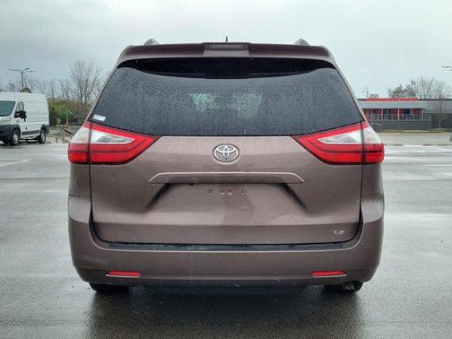 2018 Toyota Sienna LE