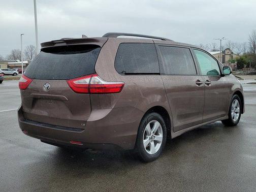 2018 Toyota Sienna LE