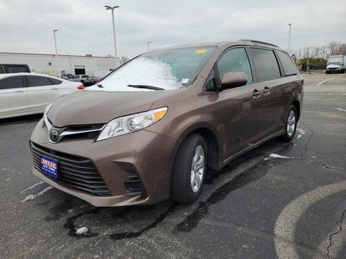 2018 Toyota Sienna LE
