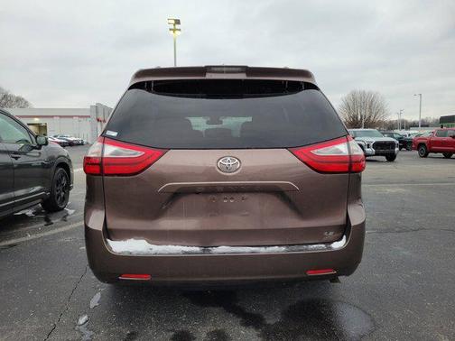 2018 Toyota Sienna LE