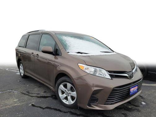 2018 Toyota Sienna LE
