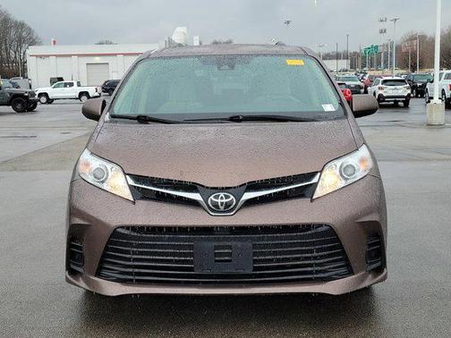 2018 Toyota Sienna LE