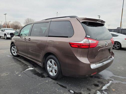 2018 Toyota Sienna LE