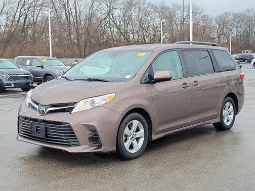 2018 Toyota Sienna LE