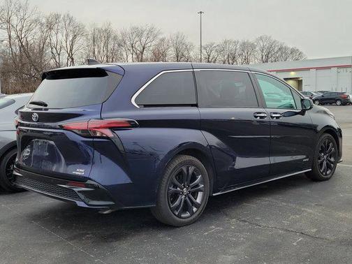 2021 Toyota Sienna XSE 7 Passenger
