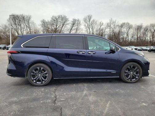 2021 Toyota Sienna XSE 7 Passenger