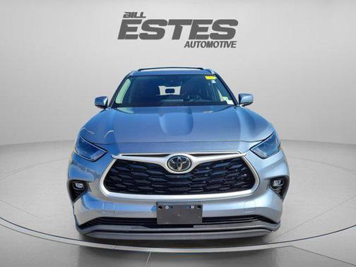 Moon Dust 2023 Toyota Highlander XLE