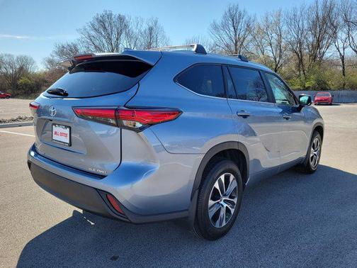 Moon Dust 2023 Toyota Highlander XLE