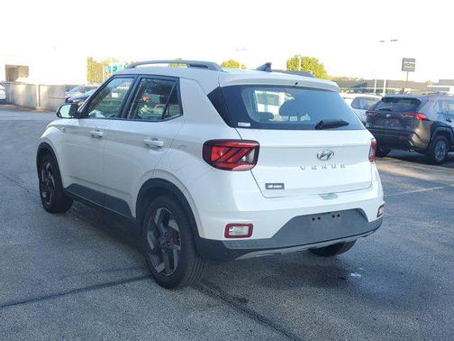 2022 Hyundai VENUE SEL