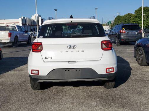 2022 Hyundai VENUE SEL