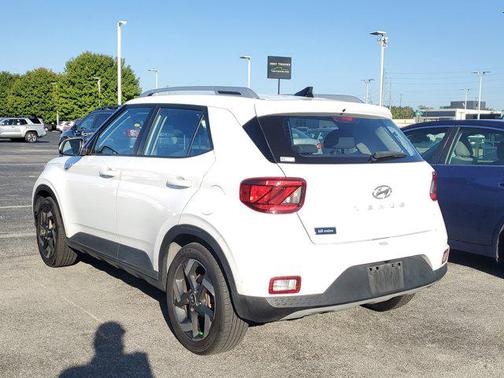 2022 Hyundai VENUE SEL