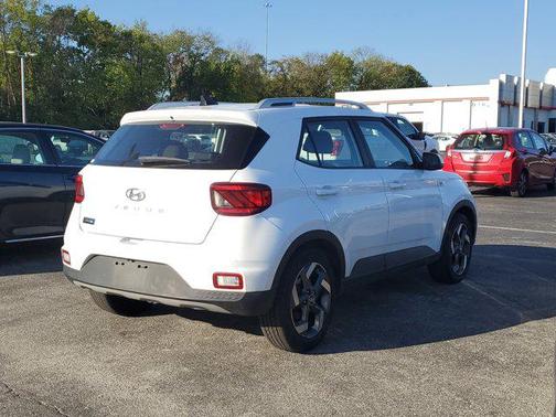 2022 Hyundai VENUE SEL