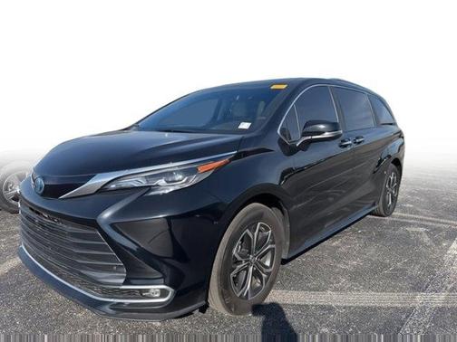 2025 Toyota Sienna Platinum 7 Passenger