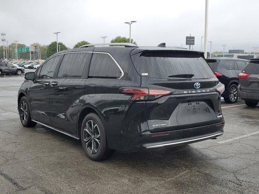 2025 Toyota Sienna Platinum 7 Passenger