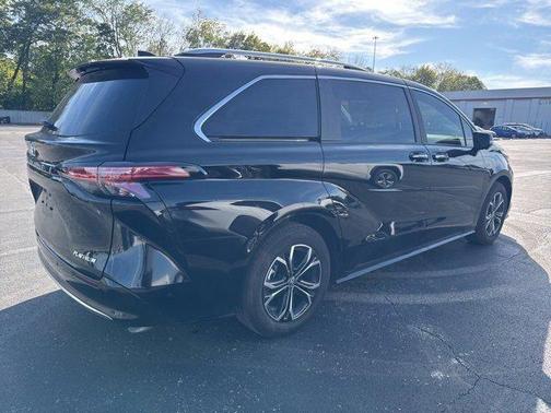 2025 Toyota Sienna Platinum 7 Passenger