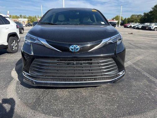 2025 Toyota Sienna Platinum 7 Passenger