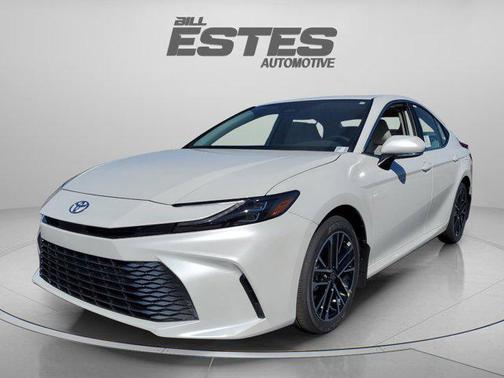 Wind Chill Pearl [extra_cost_color] 2026 Toyota Camry XLE