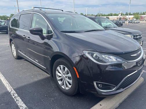 Dark Cordovan Pearlcoat 2019 Chrysler Pacifica Touring L