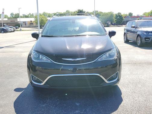 Dark Cordovan Pearlcoat 2019 Chrysler Pacifica Touring L