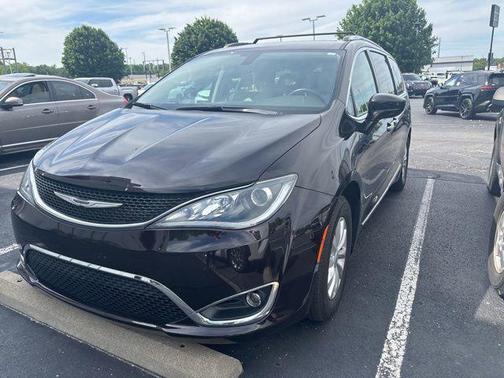 Dark Cordovan Pearlcoat 2019 Chrysler Pacifica Touring L