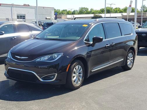 Dark Cordovan Pearlcoat 2019 Chrysler Pacifica Touring L