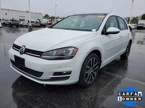 Pure White 2016 Volkswagen Golf TSI SE 4-Door