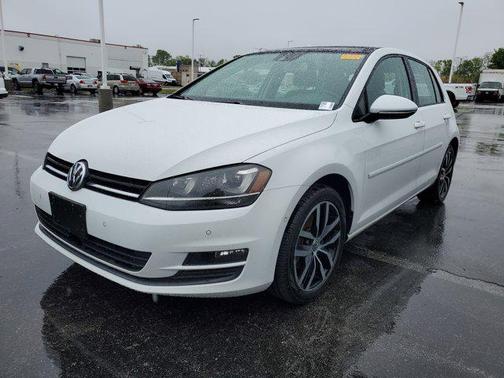 Pure White 2016 Volkswagen Golf TSI SE 4-Door