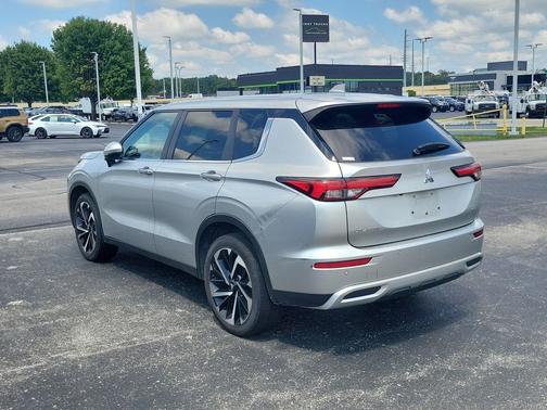 Alloy Silver Metallic 2023 Mitsubishi Outlander SE S-AWC