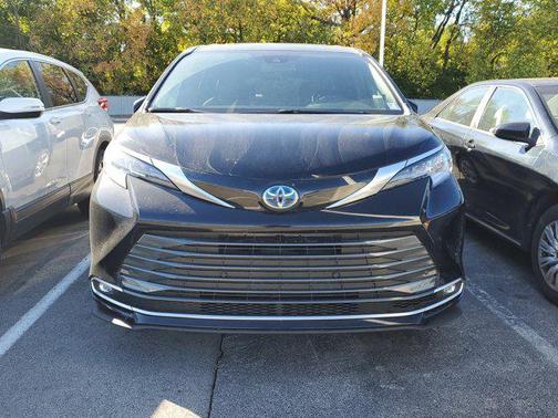 2025 Toyota Sienna Limited 7-Passenger