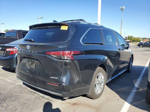 2025 Toyota Sienna Limited 7-Passenger