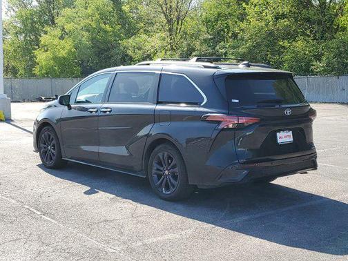 2022 Toyota Sienna XSE 7 Passenger