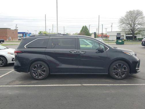 2022 Toyota Sienna XSE 7 Passenger