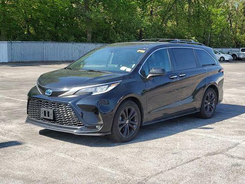 2022 Toyota Sienna XSE 7 Passenger