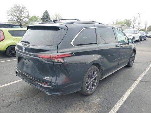 2022 Toyota Sienna XSE 7 Passenger