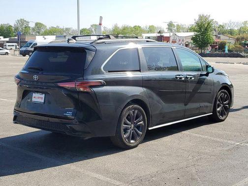 2022 Toyota Sienna XSE 7 Passenger